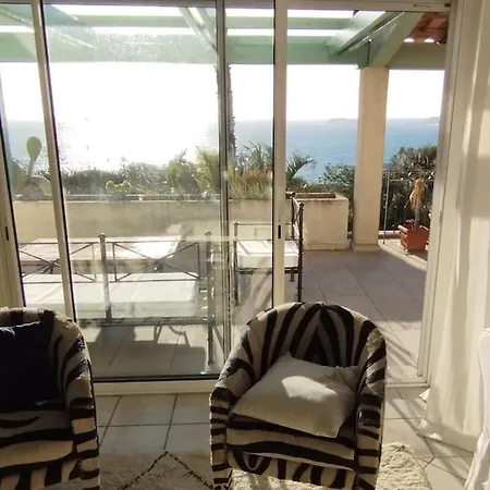 Villa Confortable En Bord De Avec Piscine *