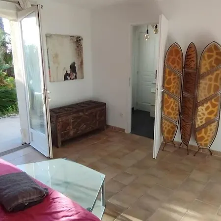 Confortable En Bord De Avec Piscine Villa Bandol