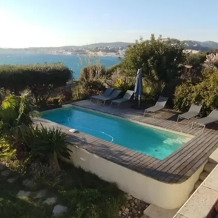 Confortable En Bord De Avec Piscine Villa Bandol