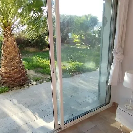 Confortable En Bord De Avec Piscine Bandol