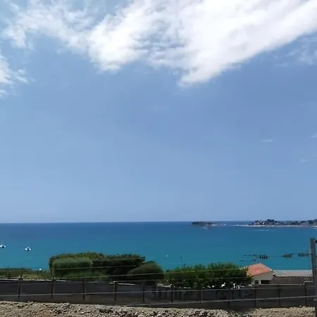 Villa Confortable En Bord De Avec Piscine