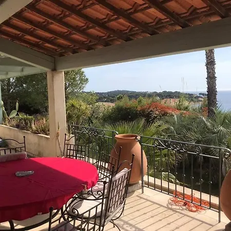 Confortable En Bord De Avec Piscine Bandol