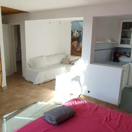 Confortable En Bord De Avec Piscine Villa