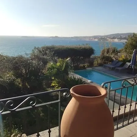 Villa Confortable En Bord De Avec Piscine *