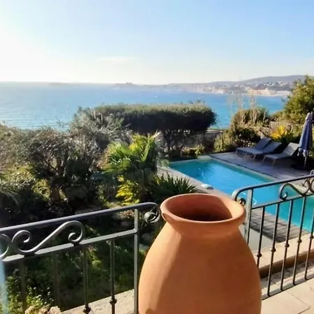 Villa Confortable En Bord De Avec Piscine Bandol