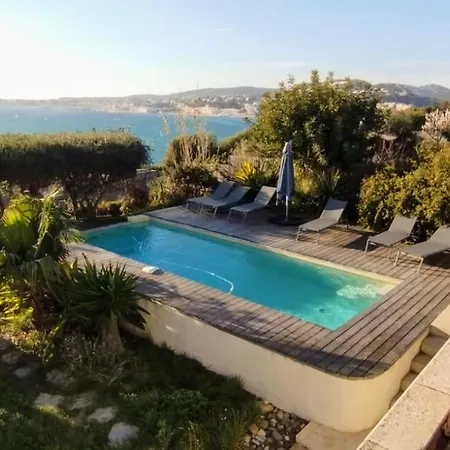 Villa Confortable En Bord De Avec Piscine
