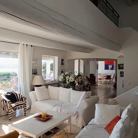 Villa Confortable En Bord De Avec Piscine *