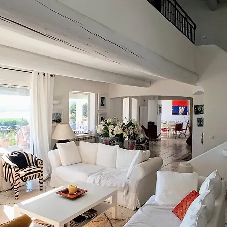 Villa Confortable En Bord De Avec Piscine